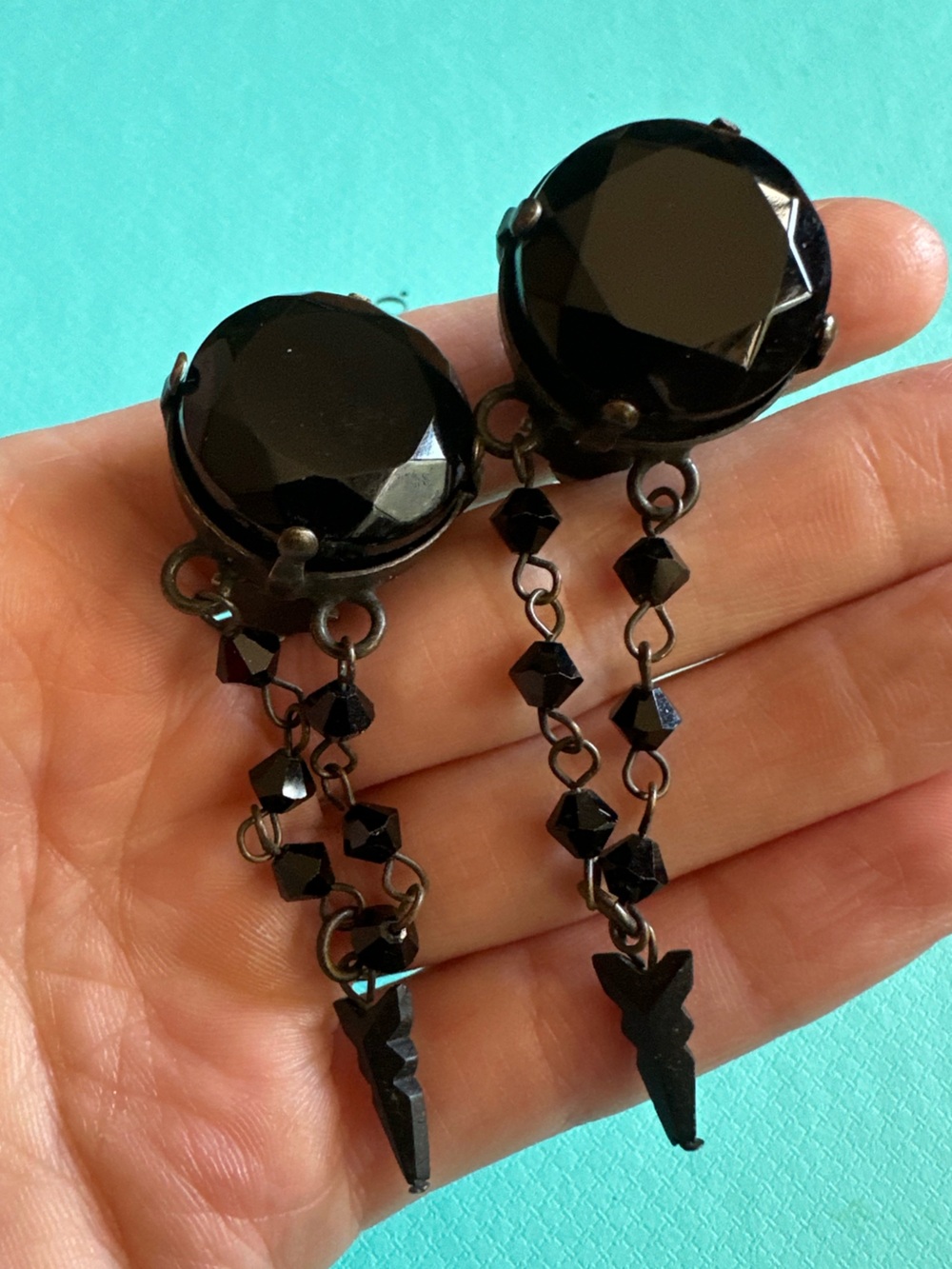 Vintage Babylone Paris Black Glass Dangling Arrowhead Earrings